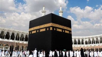 هل ارتداء الكمامة أثناء الإحرام يبطل العمرة؟.. أمين الفتوى يجيب