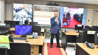 محافظ أسيوط يترأس غرفة العمليات المركزية لمتابعة اللجان الانتخابية