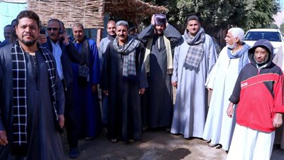 المواطنون يتوافدون على لجان الانتخابات في اليوم الثاني لجولة الإعادة بقنا