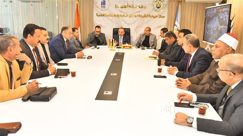 محافظ أسيوط 