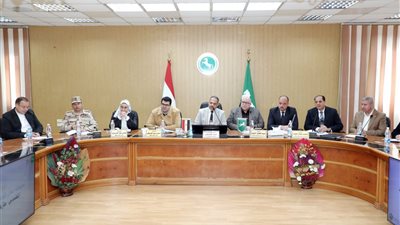 محافظ الشرقية يترأس اجتماع المجلس التنفيذى ويقدم التهنئة بأعياد الميلاد