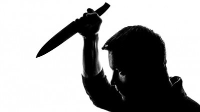 لماذا يتعاطف البعض مع المجرمين؟ قراءة نفسية للظاهرة