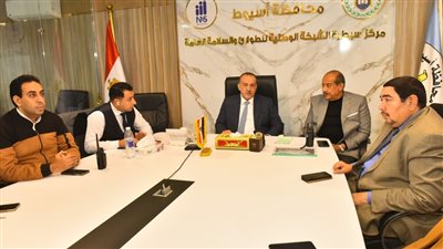 محافظ أسيوط يتابع إغلاق اللجان وبدء أعمال الفرز في بالدائرة الثالثة