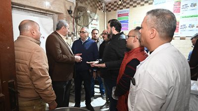 محافظ الغربية يتابع مشروع الصرف الصحي بكفر حجازي: «أنا هنا عشان خدمتكم»