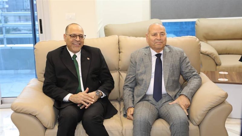 محافظ القاهرة ووزير