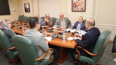 وزير العمل يبحث مع مركز بحوث وتطوير الفلزات التعاون المشترك