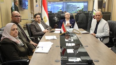 بالفيديو كونفرانس: محافظ بني سويف يُشارك في اجتماع لوزارة التنمية المحلية