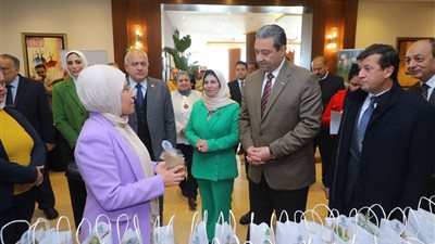 محافظ دمياط يتفقد معرض الابتكار الأخضر ويشيد بالمشروعات الصديقة للبيئة