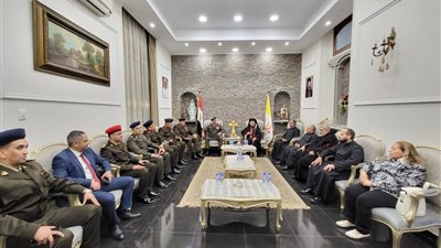 الأنبا بولا يستقبل قيادات الجيش الثاني الميداني لتهنئة عيد الميلاد