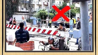 النقل تناشد المواطنين بضروة الالتزام بعدم اقتحام المزلقان أو السير عكس الاتجاه