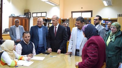 خلال تفقد لجان الدمج والحالات الخاصة.. رئيس جامعة بنى سويف: الملف يحظى بأولوية