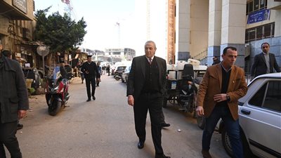 محافظ الغربية يجوب شوارع طنطا لمتابعة الاستعدادات لاستقبال العام الجديد
