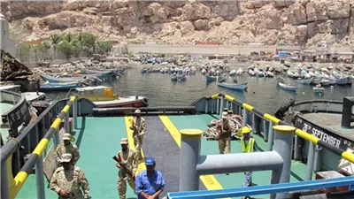 بعد توقف جزئي.. استئناف حركة الملاحة والتجارة في ميناء المكلا اليمني