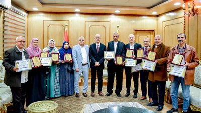 جامعة بنى سويف تكرم مهندسين لتميزهما وأعضاء الجهاز الإدارى المحالين للمعاش