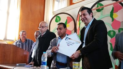 اعلام الشرقية يكرم عدد من المحاضرين وأساتذة الجامعات بالشرقية 