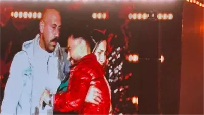 حضن معجبة وظهور نجمة عالمية .. أقوى لحظات حفلات رأس السنة 2026 في مصر |فيديو