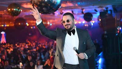 النجم اللبناني رامي عياش يتألق في حفل رأس السنة بالقاهرة | صور 