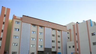 يقظة فريق طبي تنقذ رضيعة من الموت بعد اكتشاف عقرب داخل ملابسها بمستشفى جهينة