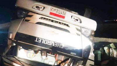 إصابة شخص في حادث انقلاب سيارة نصف نقل بطريق محور 30 يونيو بالسويس 