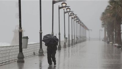 منخفض جوي عنيف يغرق شمال لبنان ويشل حركة الطرق مع بداية العام الجديد