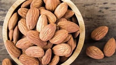 أفضل وقت لتناول اللوز للحصول على فوائده الصحية كاملة دون خسارة