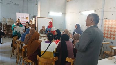 «عمل بنى سويف» تتابع أعمال تطوير التدريب المهنى وورش الخياطة بالمحافظة