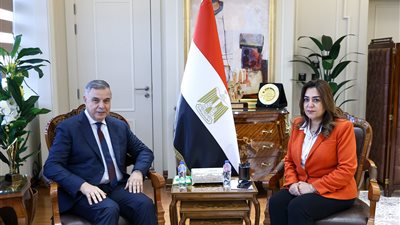 وزيرة التنمية المحلية تبحث مع محافظ الإسكندرية موقف مشروعات الخطة الاستثمارية 