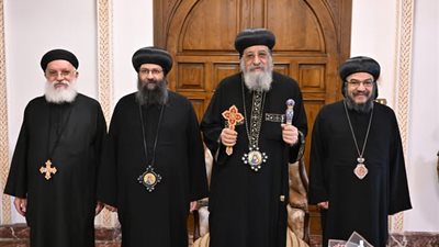 قداسة البابا يلتقي أسقفي العموم ووكيل البطريركية بالإسكندرية