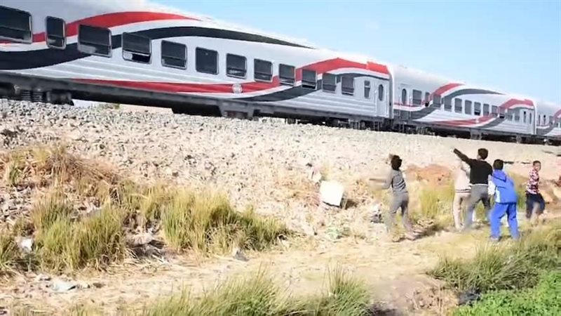 ظاهرة رشق الأطفال