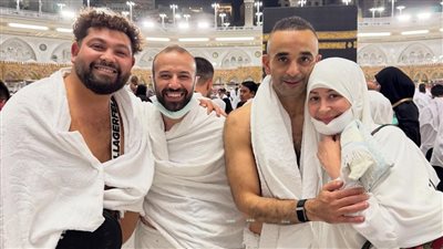 منة شلبي وزوجها المنتج أحمد الجنايني يؤديان مناسك العمرة |صور
