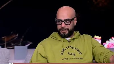 حاتم صلاح من استاد القاهرة احتفالًا بالتتويج: «سمعنا يا عم الحدوتة»