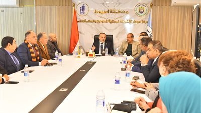 محافظ أسيوط: انتظام كامل في فتح لجان جولة الإعادة بالدوائر الثلاث دون معوقات