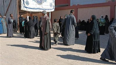 توافد الناخبين على اللجان الانتخابية بإسنا بالأقصر في اليوم الأول للإعادة
