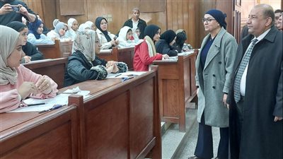 نائب رئيس جامعة القاهرة يتفقد سير امتحانات نهاية الفصل الدراسي الأول 