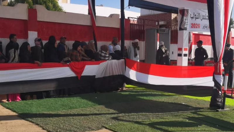 إقبالا كثيفا للناخبين
