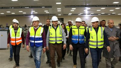 وزير قطاع الأعمال: منظومة صناعية حديثة تعيد الريادة لصناعة الغزل والنسيج 