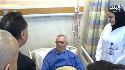 إشادة سائح إنجليزي بالخدمات الطبية في الأقصر: مش موجودة عندنا في بريطانيا 