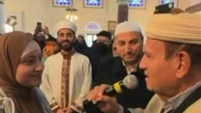 أشهرت إسلامها على يد د.نعينع .. القرآن الكريم يهدي مواطنة أمريكية إلى الإسلام 