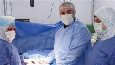 نجاح فريق مستشفى الروضة المركزي في إنقاذ مريض يعاني بفتق إربي مزدوج