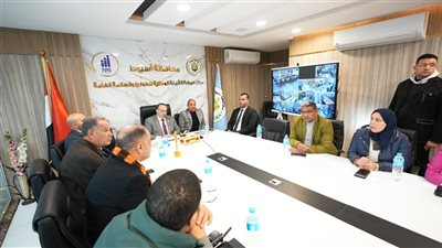 محافظ أسيوط يتابع انطلاق اليوم الثاني لجولة الإعادة لانتخابات مجلس النواب