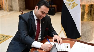 الأمانة العامة لمجلس النواب تبدأ تستقبل النواب الجدد تسلمهم كارنيهات العضوية