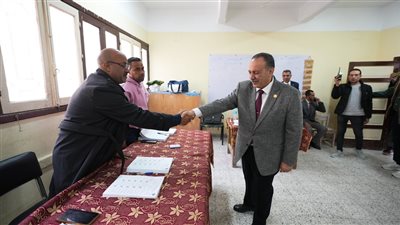 محافظ أسيوط يتفقد لجان الإعادة لليوم الثاني ويشيد بارتفاع نسب المشاركة