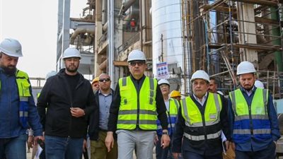 وزير قطاع الأعمال العام يتابع ميدانيا تقدم العمل بمشروع إحياء الدلتا للأسمدة