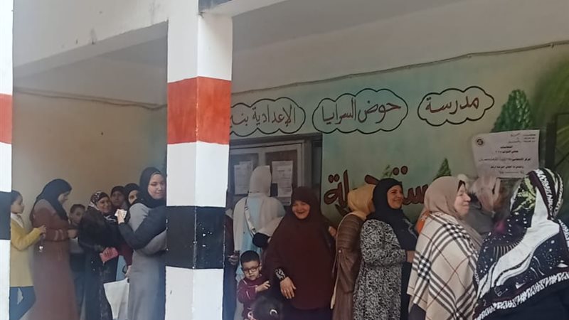 توافد الناخبين على