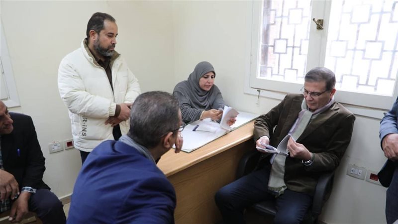 وزير الزراعة يقطع