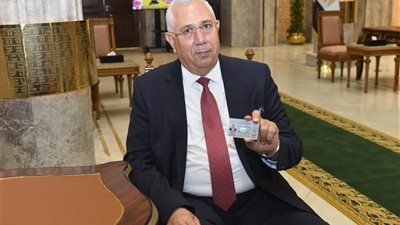 أمين عام الجبهة يتسلم كارنيه عضوية النواب: مسؤولية كبرى نتعهد بأدائها 