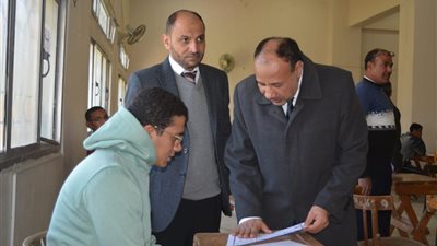 نائب رئيس جامعة الأزهر للوجه القبلي يواصل متابعة امتحانات كلية أصول الدين 