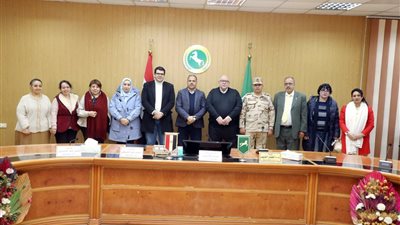 محافظ الشرقية يلتقي بالمسيحيين العاملين بالديوان العام لتهنئتهم بعيد الميلاد