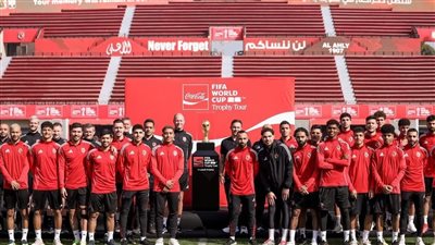 الأهلي المونديالي.. الأحمر يحتفل بمجسم كأس العالم في حضور نجومه ومجلس إدارته