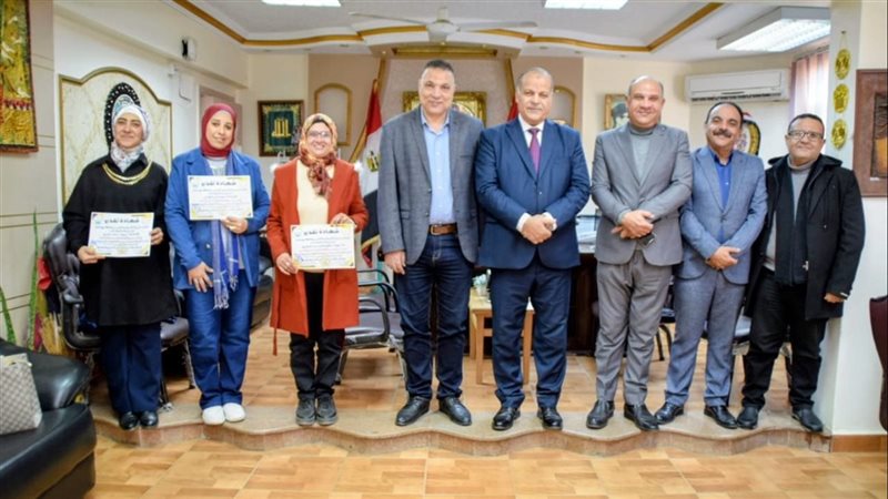 تكريم إحدى المدارس